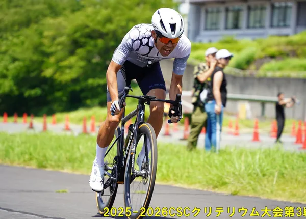 コースを駆け抜けるメンバー